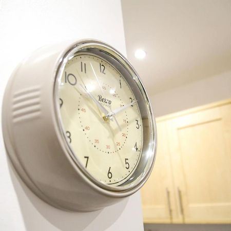 Serviced Apartment In Liverpool City Centre - Free Parking - Balcony - By Happy Days Kültér fotó