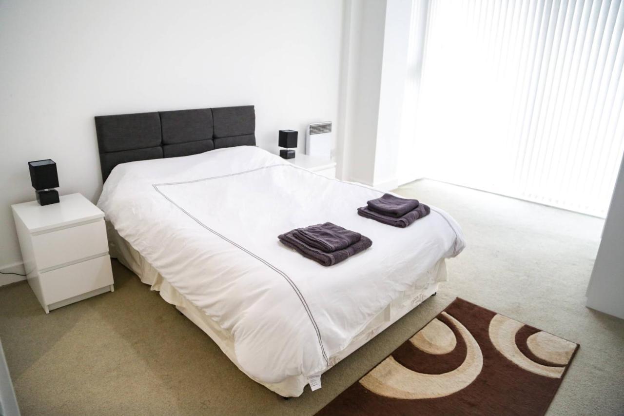 Serviced Apartment In Liverpool City Centre - Free Parking - Balcony - By Happy Days Kültér fotó