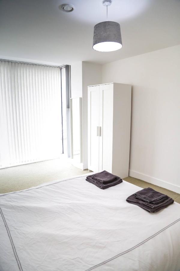 Serviced Apartment In Liverpool City Centre - Free Parking - Balcony - By Happy Days Kültér fotó